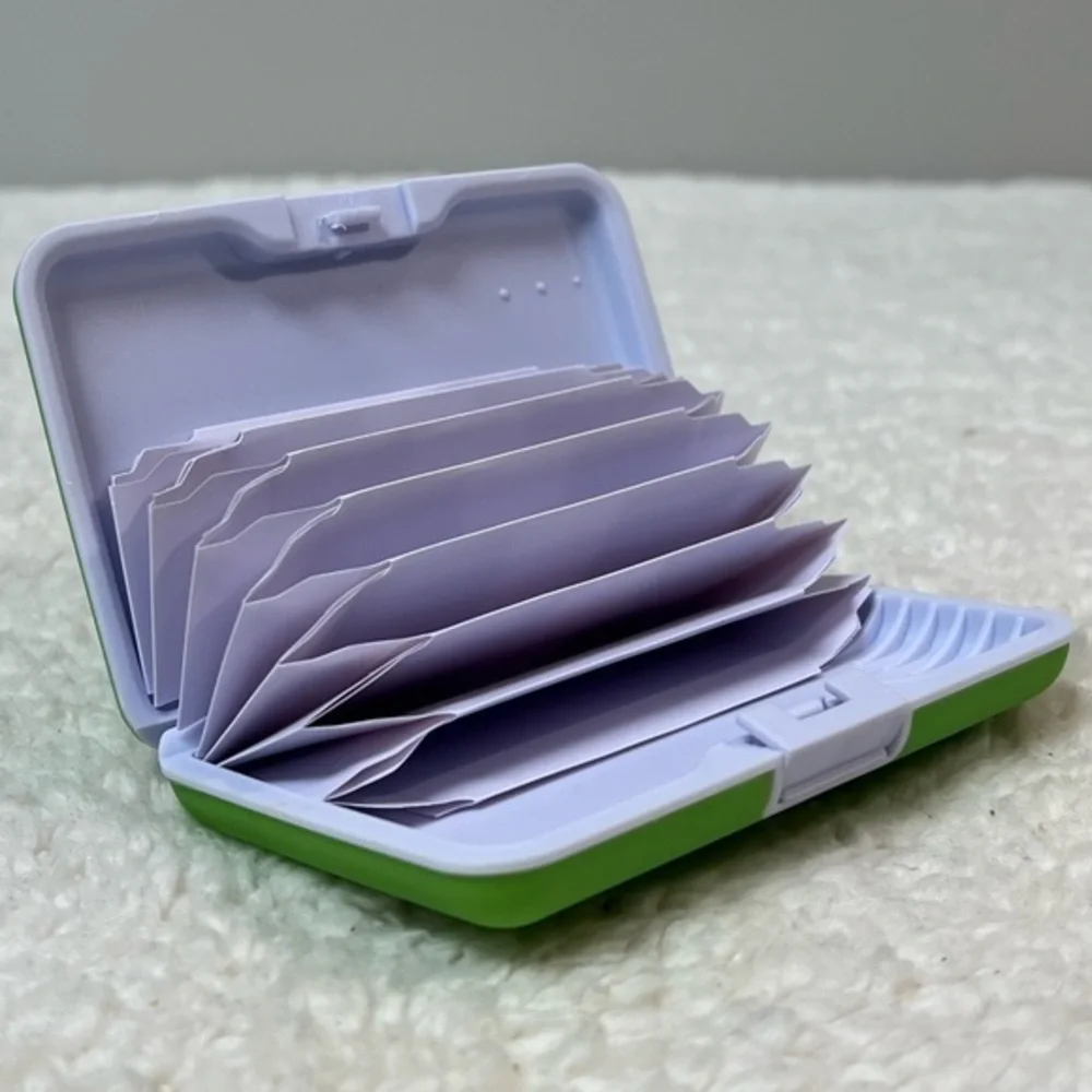 ☀️2/$14☀️Kikkerland Silicone Credit Card ID Case